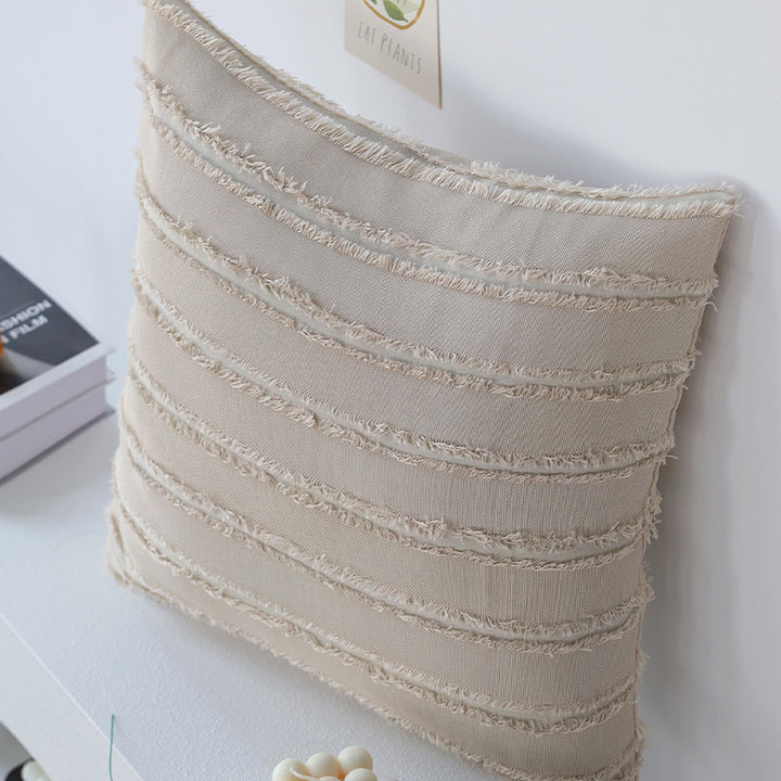Luxurious cushion with fringes