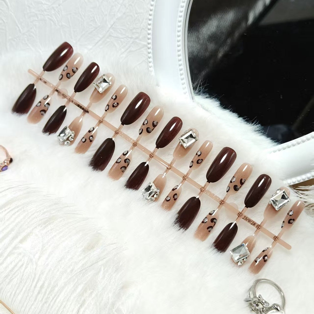 Artificial nails with elegant glamour accents Stornfield
