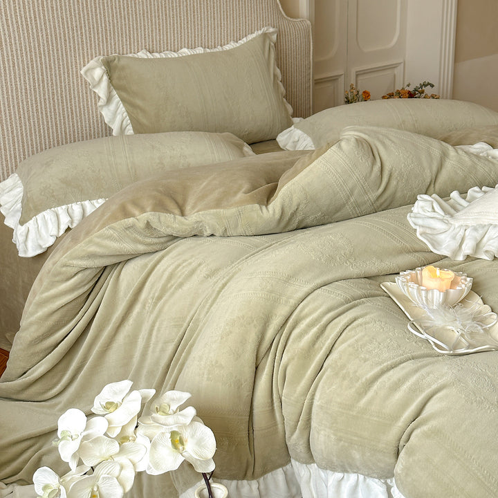 Romantic bedding set with ruffles and jacquard embossing