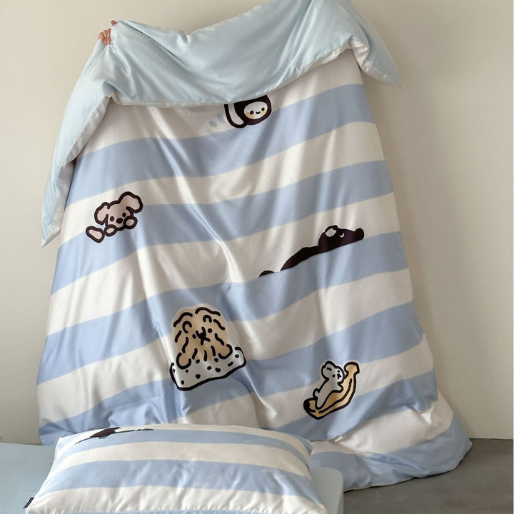 Modern striped bedding set made of cotton satin with hand-drawn stripes and contrasting piping