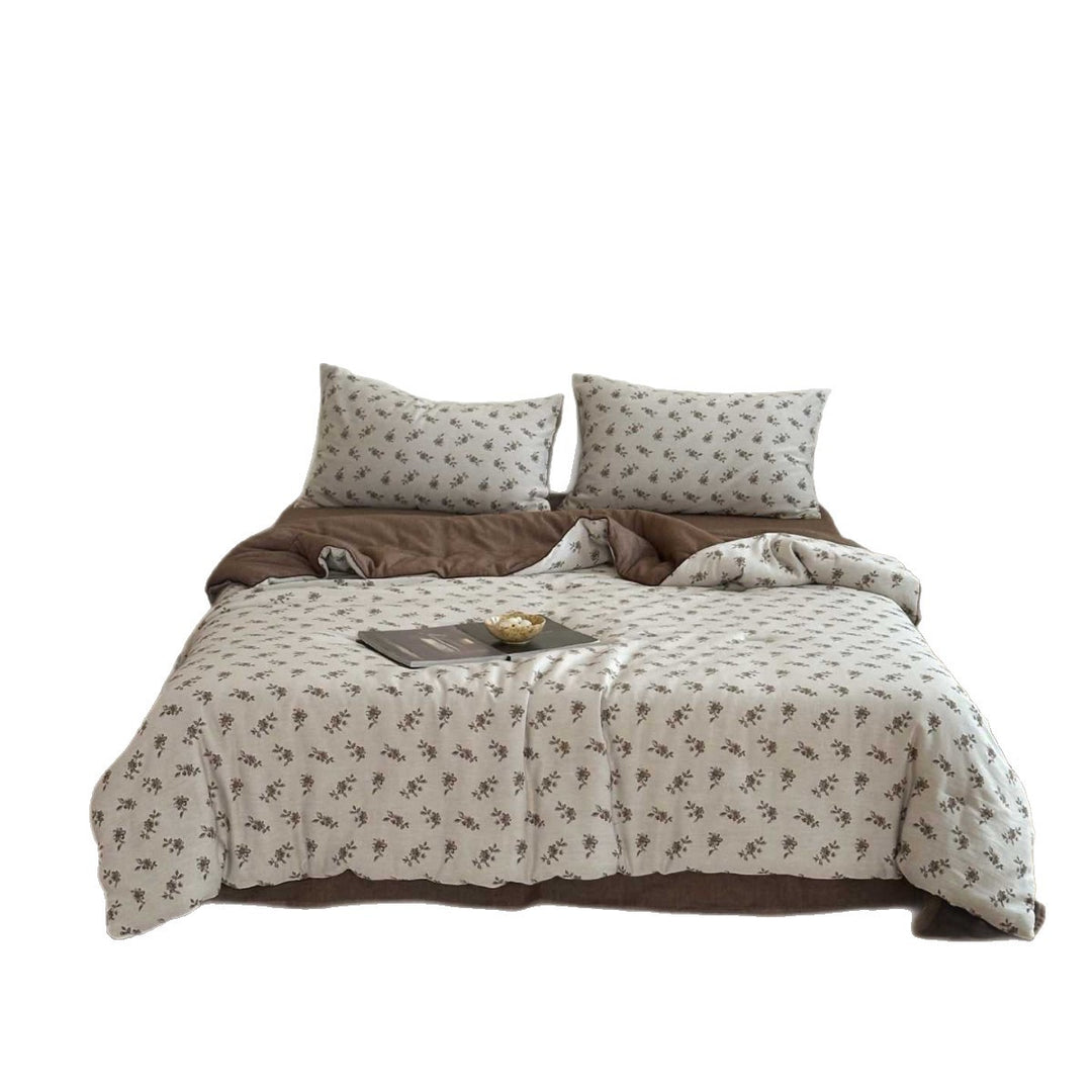 Bedding set made of cotton-linen mix with delicate floral print and reversibility