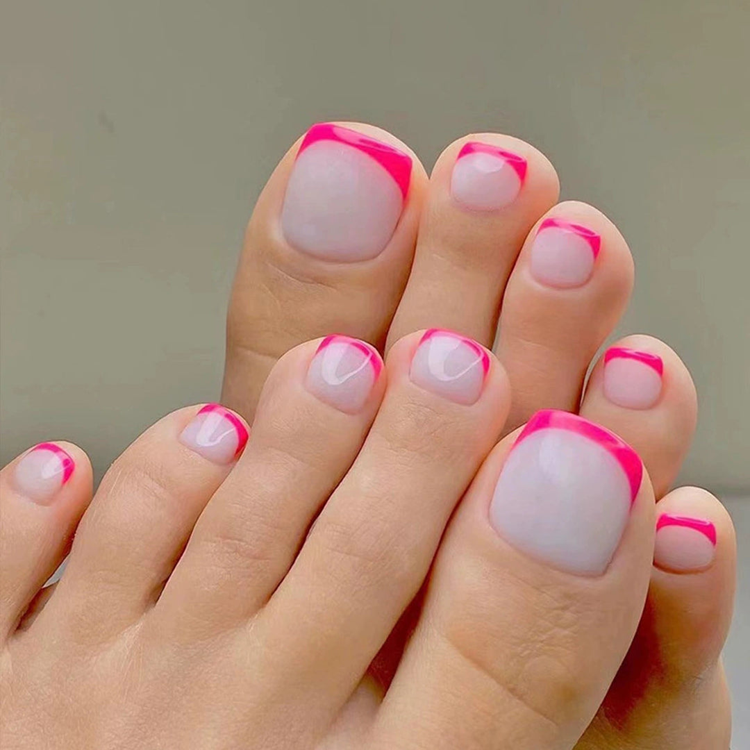 Nail set with shimmering holographic design Stornfield