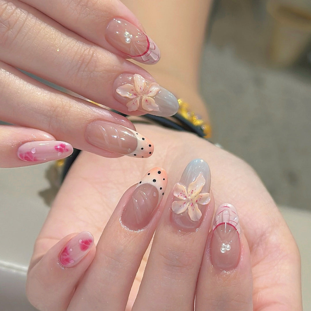 Artistic Floral Nail Design Press-On Set