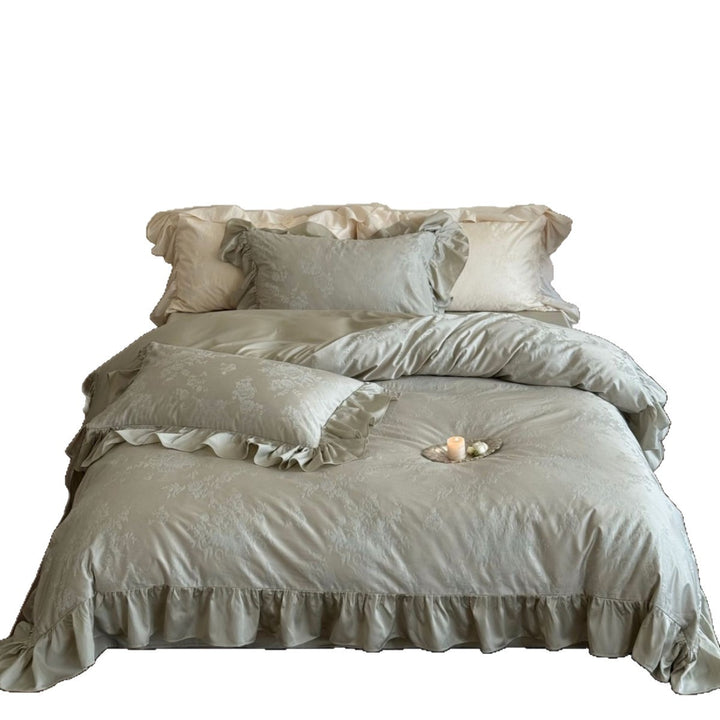 Bedding set in vintage jacquard with satin frill and delicate ruffle edge