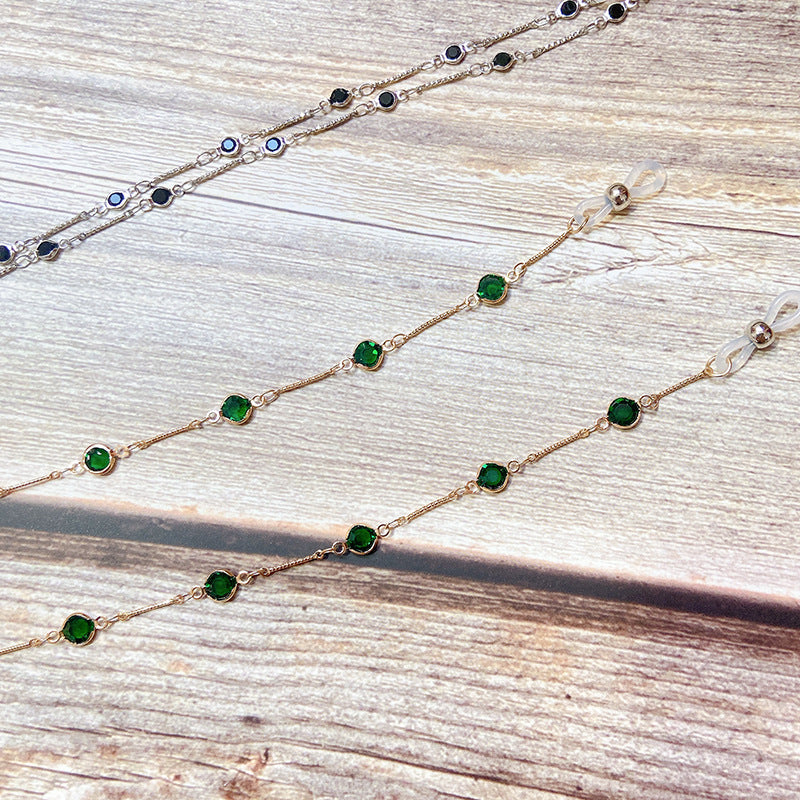 Elegant jewelry holder chain with onyx beads Stornfield