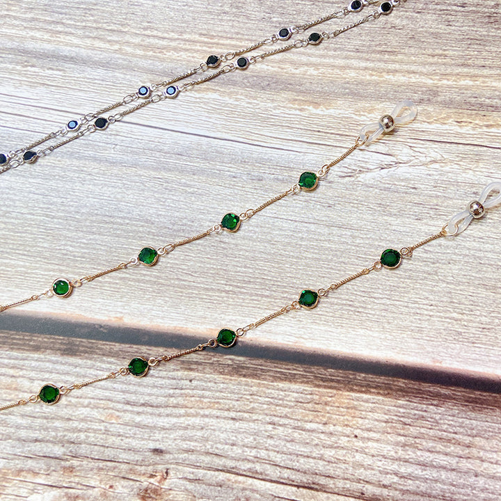 Elegant jewelry holder chain with onyx beads Stornfield