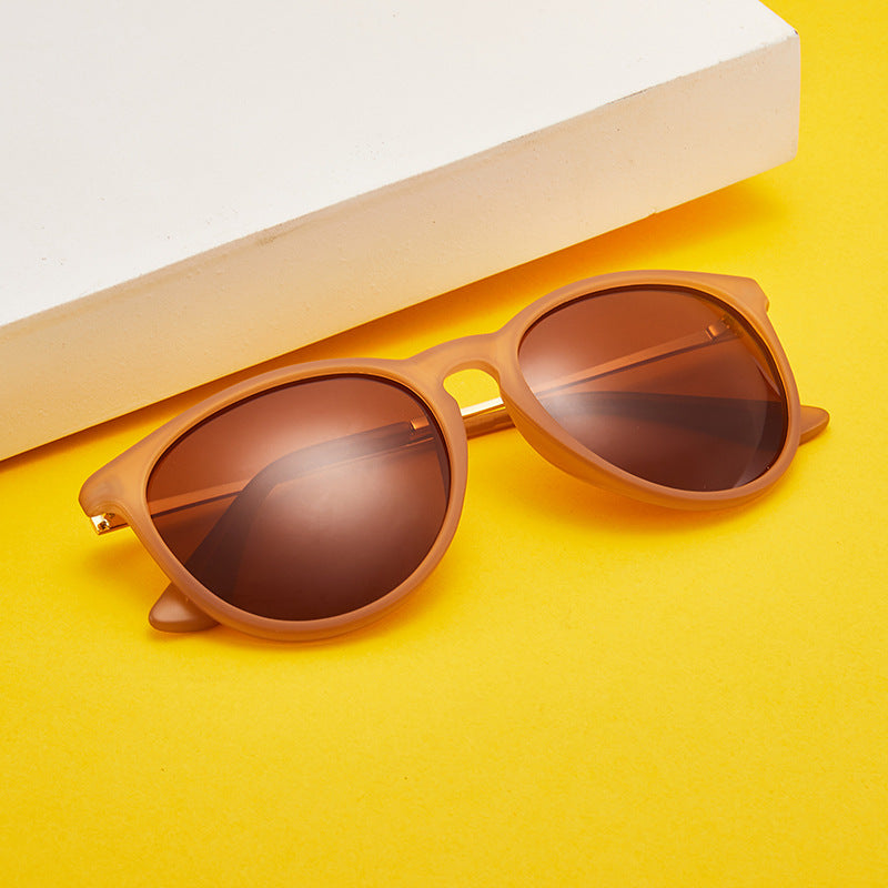 Women's fashionable and elegant sunglasses with high-quality plastic frame and mirrored lenses Stornfield