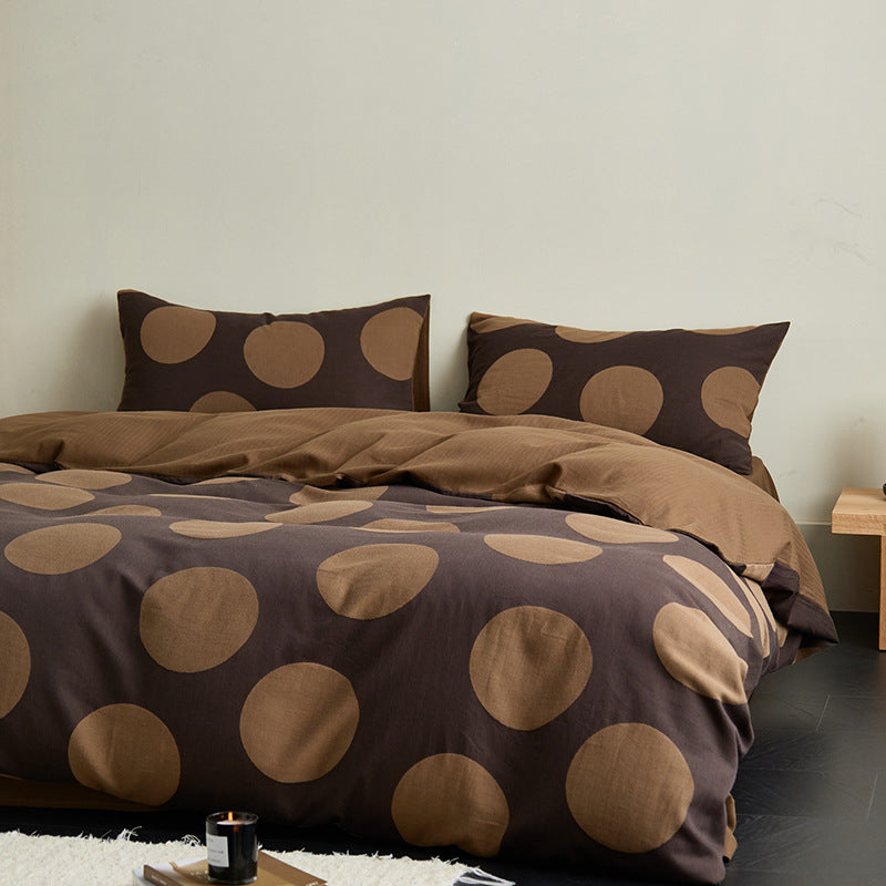 Modern bedding set made of cotton percale with organic stain pattern