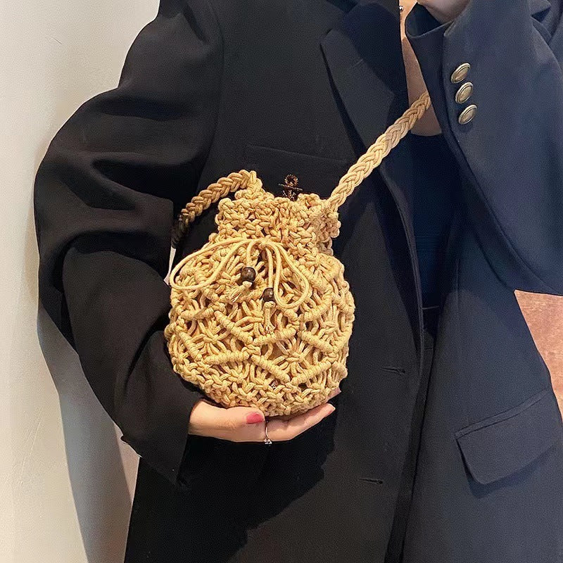 Hand-knotted shoulder bag in playful animal design Stornfield