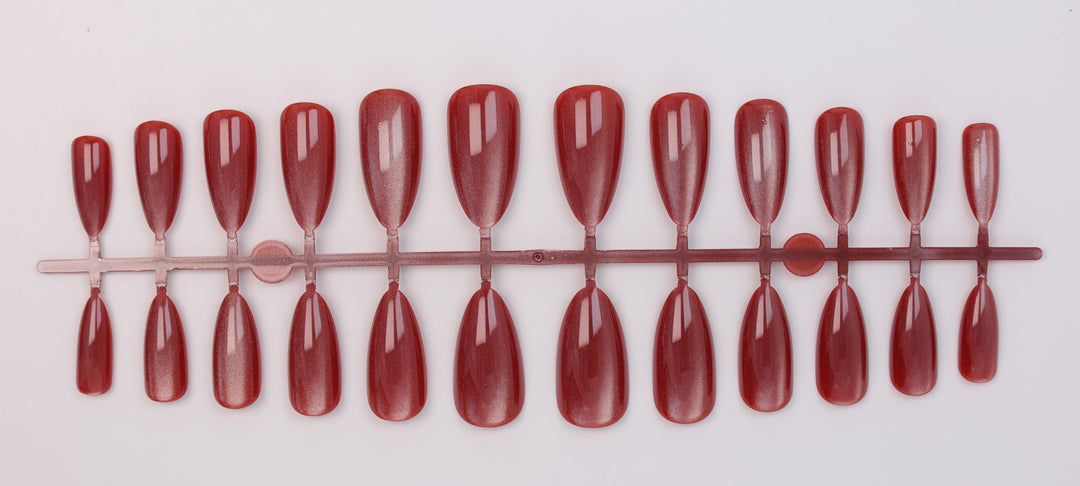 Artificial nail set with shimmering designs Stornfield