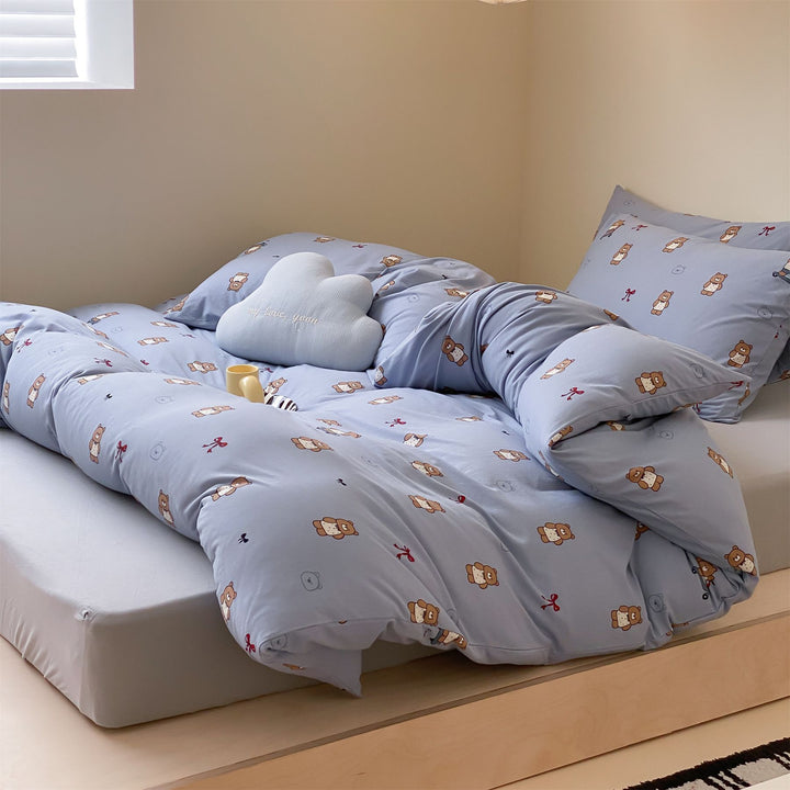 Children's bedding set with playful animal and smile print