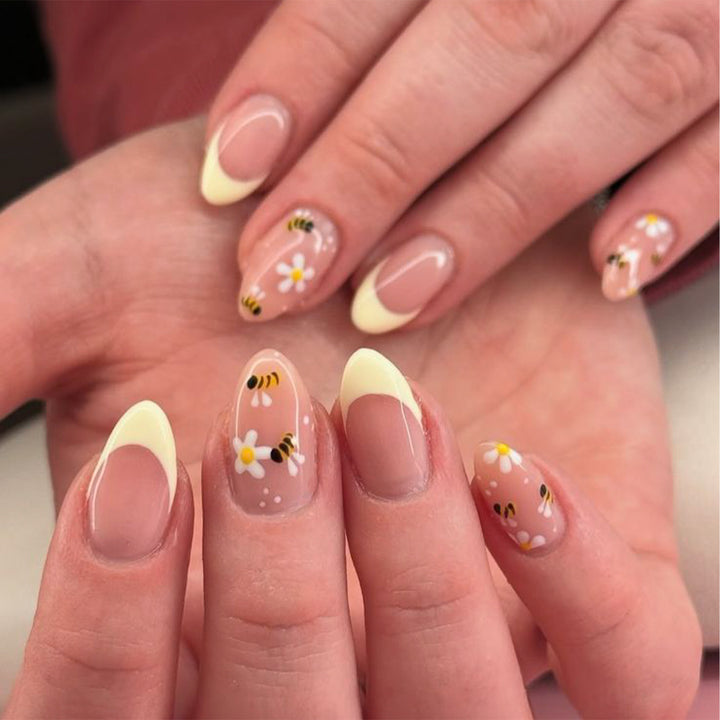 Artificial nail art with playful dots and bows Stornfield