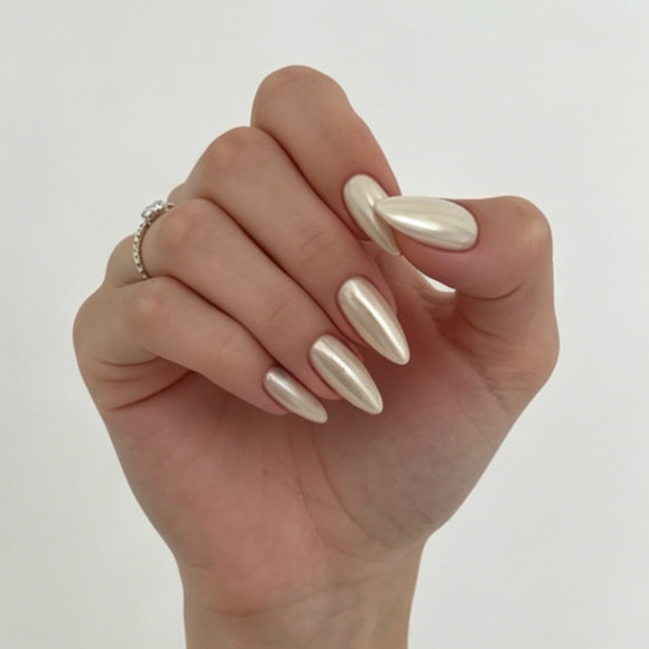 Trendy and Shiny Artificial Nails Stornfield