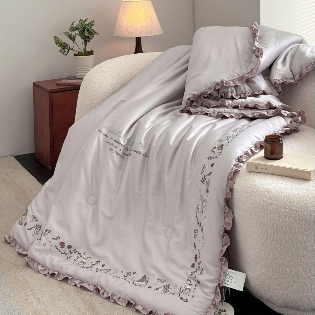 Quilted reversible duvet cover with floral embroidery and ruffled hem