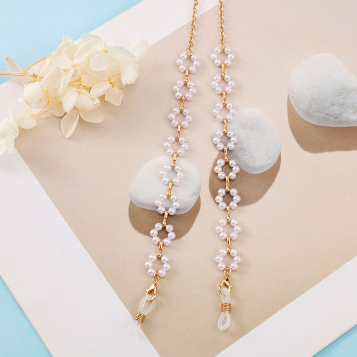 Elegant Beaded Eyewear Chain Stornfield