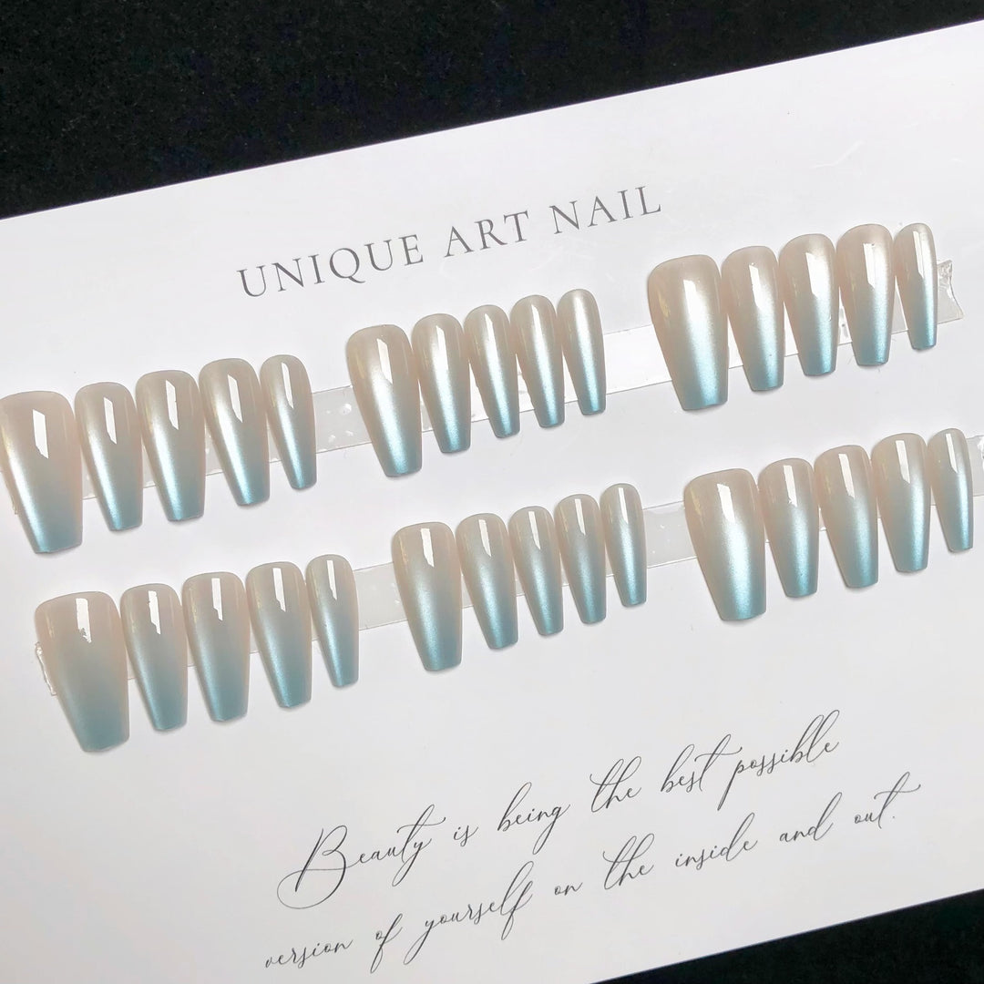 Elegant Press-On Nail Set with Shimmering Finish