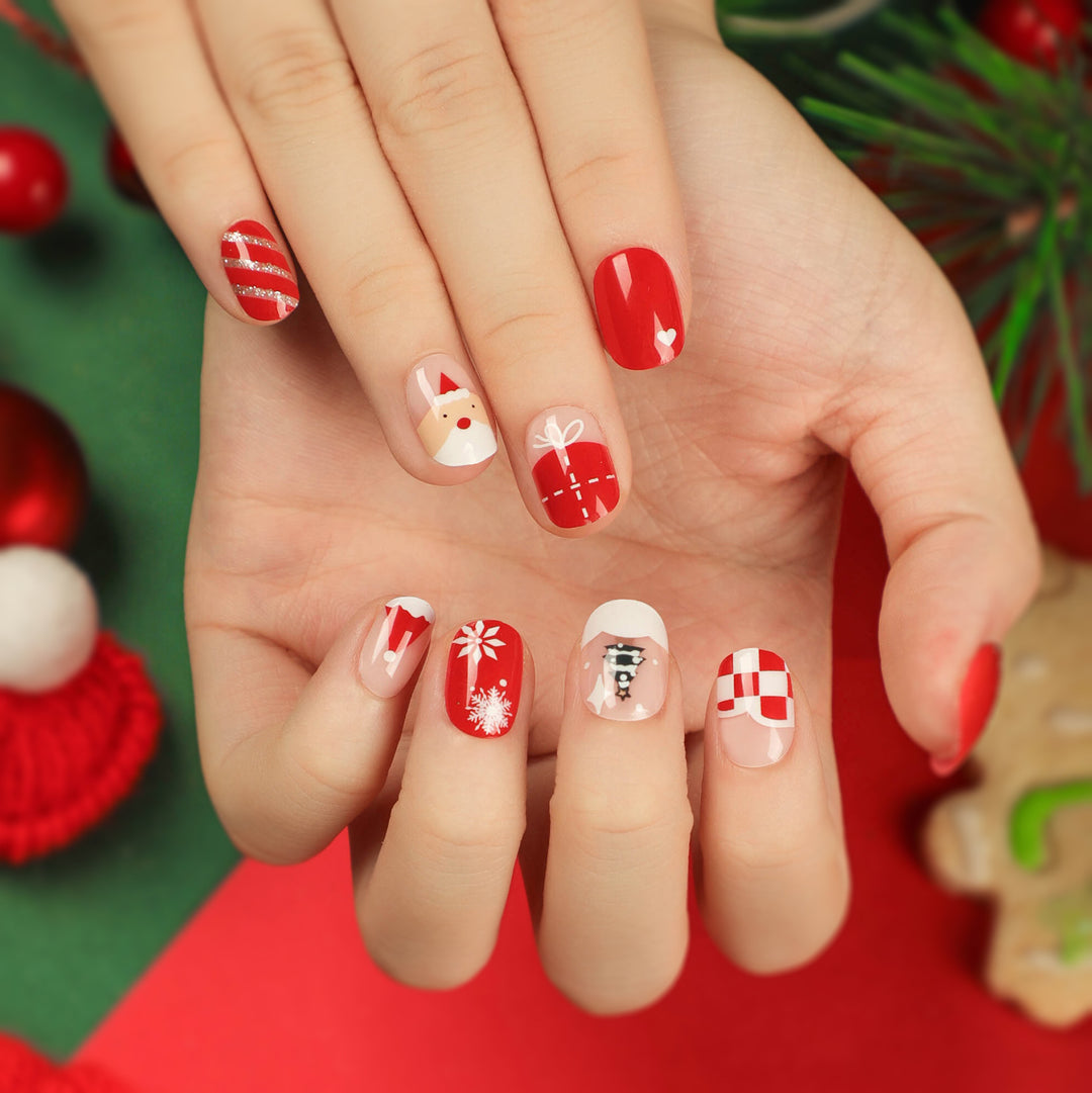 Festive nail art with Christmas motifs Stornfield