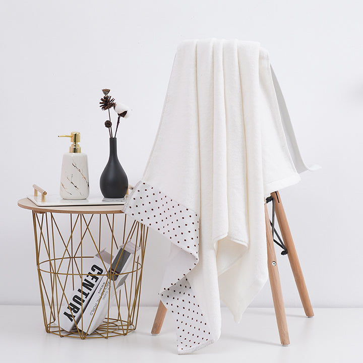 High-Quality Bath Towel with Elegant Border Stornfield