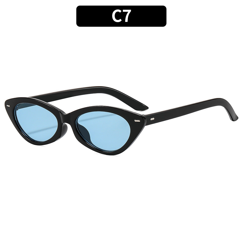 Vintage-Inspired Cat-Eye Sunglasses Sophisticated Look