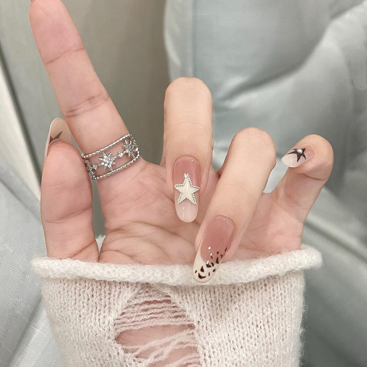 Artificial Nail Design with Festive Star Motif Stornfield