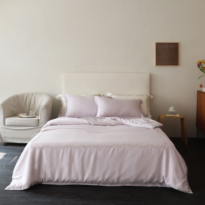 Premium Micro-Sateen Bed Linen Set with Delicate Chain-Stitch Border and Hidden Closure