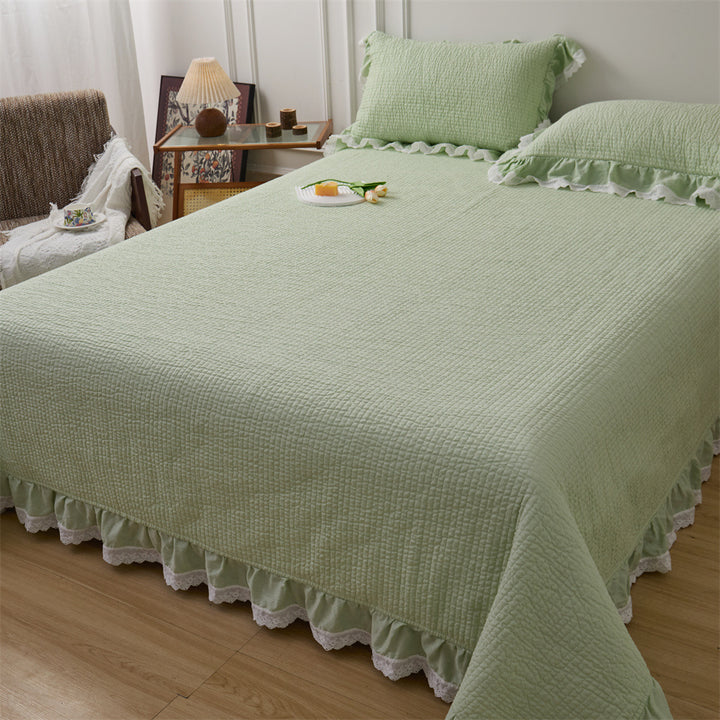 Quilted bed cover set with ruffled hem and lace trim