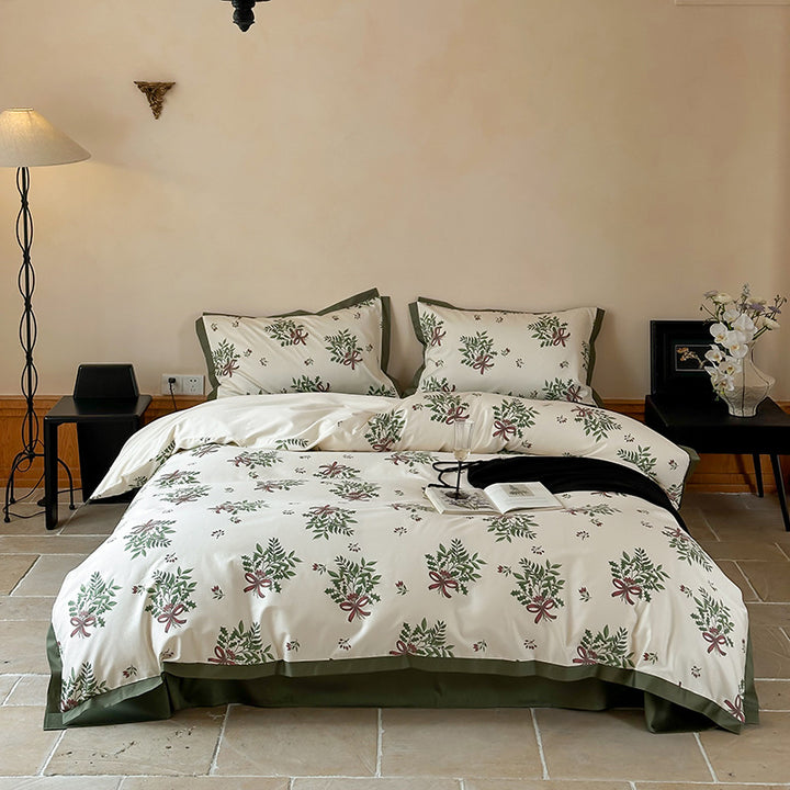 Cotton satin bedding set with floral wreaths, hotel closure and contrasting hem