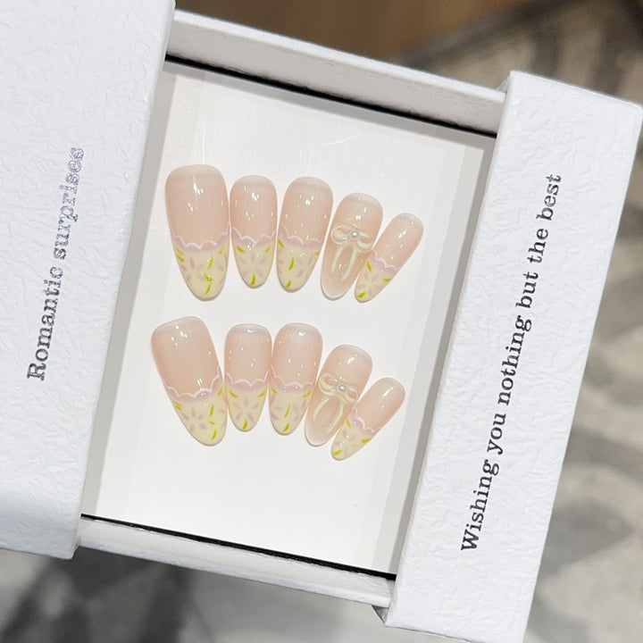 Artificial nails with romantic floral designs Stornfield