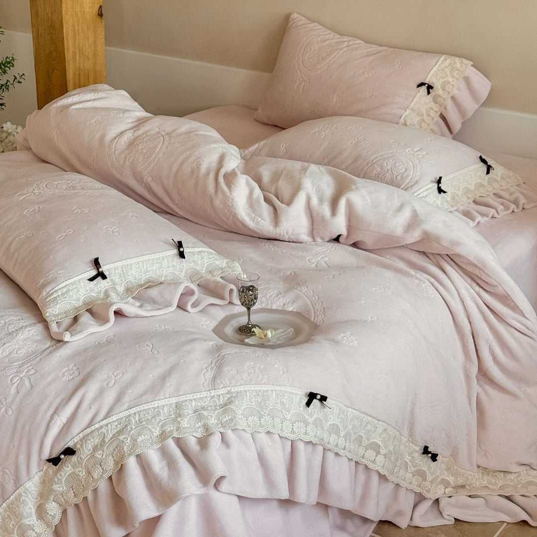 Vintage-Inspired Jacquard Medallion Ruffle Duvet Cover Ensemble