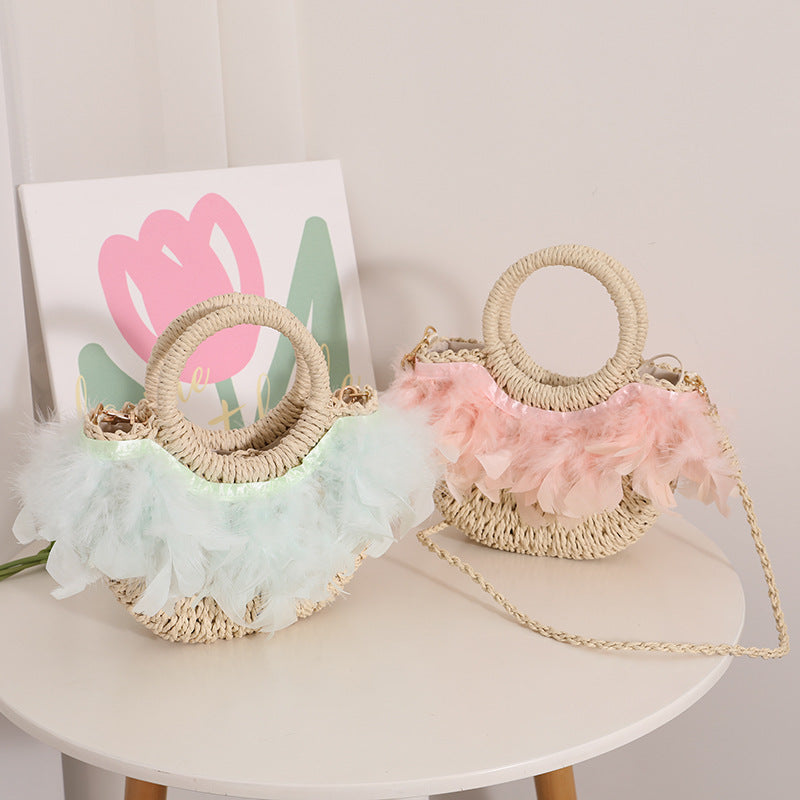 Elegant Basket Bag with Delicate Feather Details Stornfield