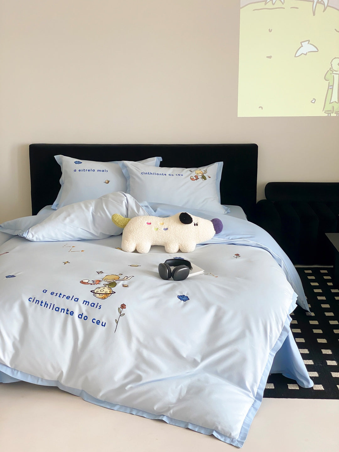 Children's bedding set made of cotton satin with loving illustrations and soft pillowcases