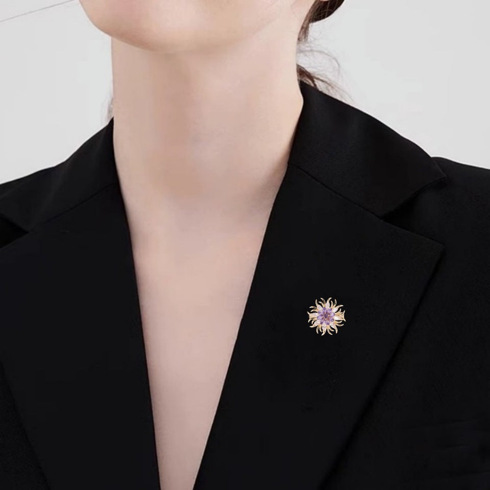 Elegant brooch with sparkling crystals Stornfield