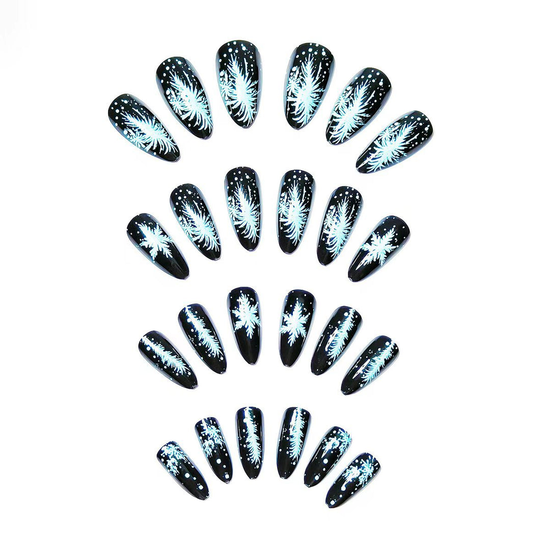 Elegant Artificial Nails with Snowflake Design Stornfield