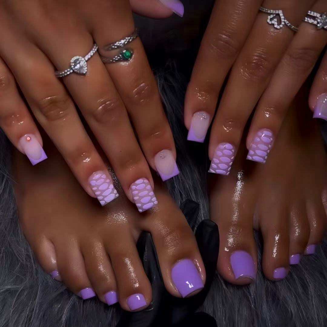 Patterned Press-On Nail Art Stornfield