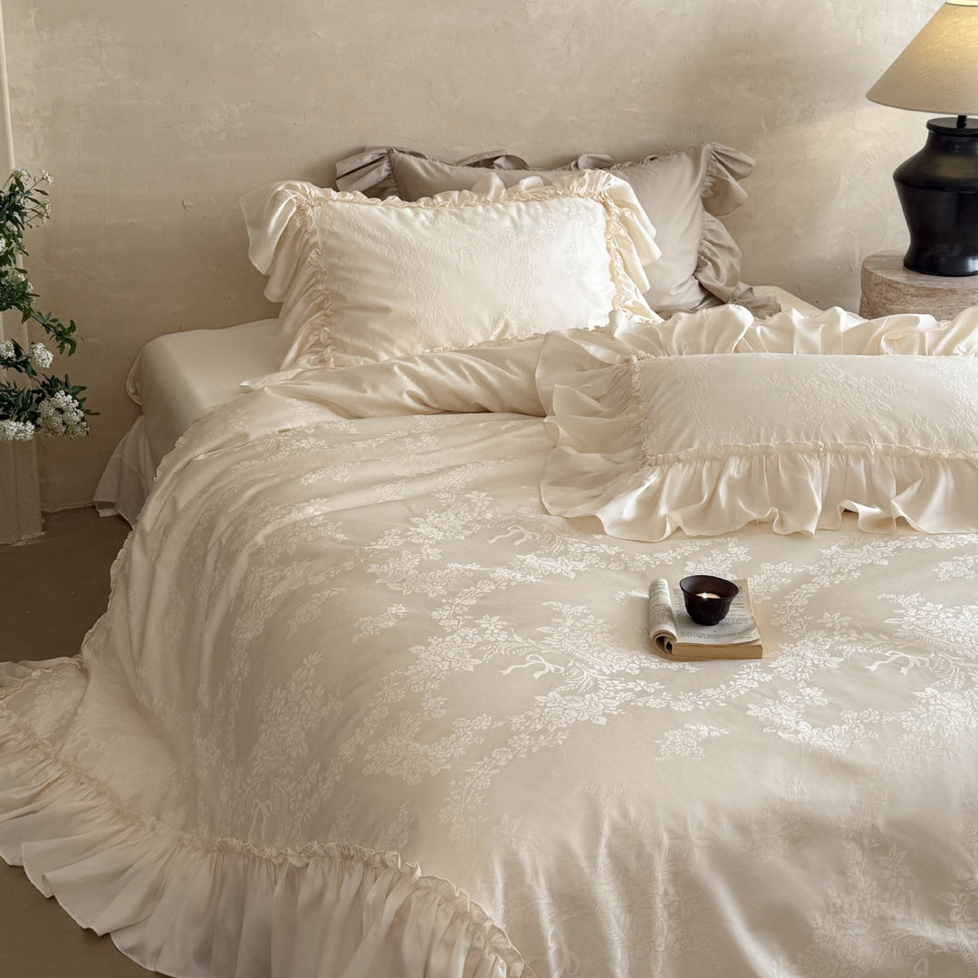 Luxurious bedding set with ruffles and jacquard pattern