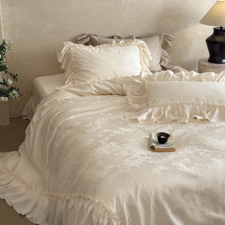Luxurious bedding set with ruffles and jacquard pattern