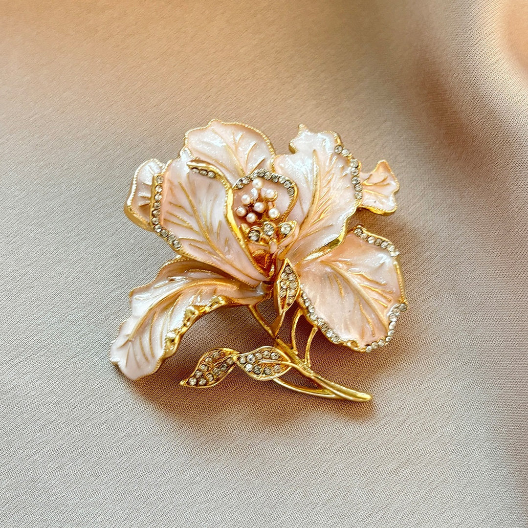 Elegant and Stylish Brooch Stornfield