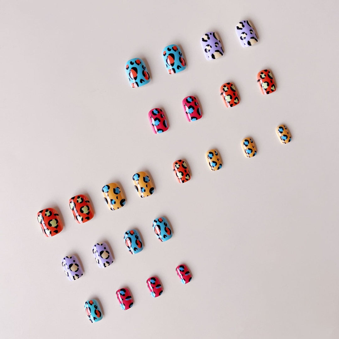 Acrylic nail set with wild leopard pattern Stornfield