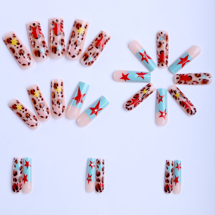 Artificial nails with striking star design Stornfield