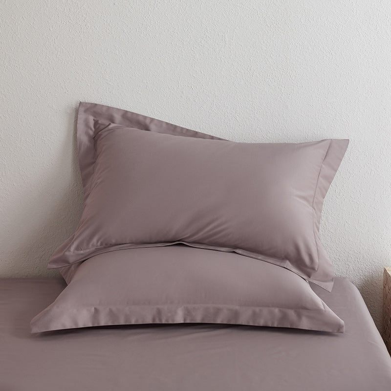 Premium pillowcase and fitted sheet set made of cotton percale with hotel edge