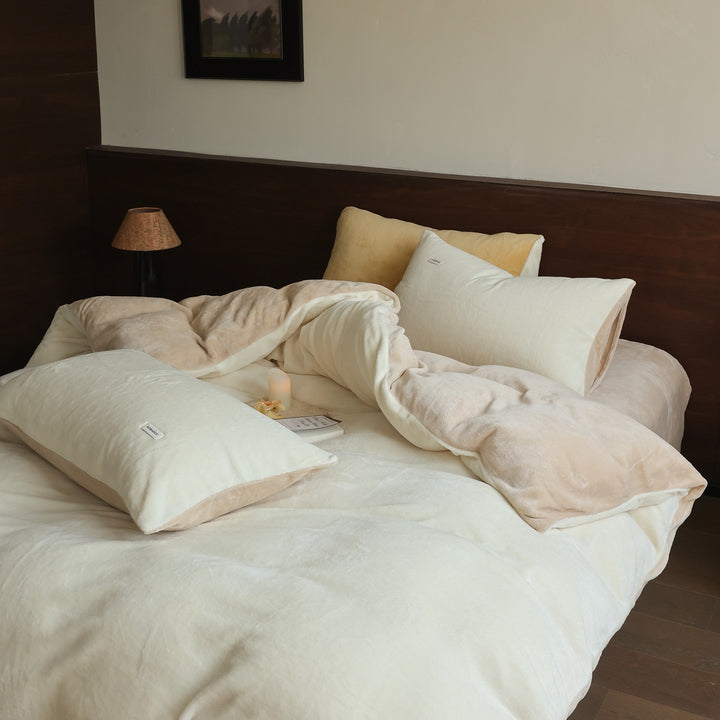 Soft velvet-look bedding set made of microfiber with breathable filling and hotel closure