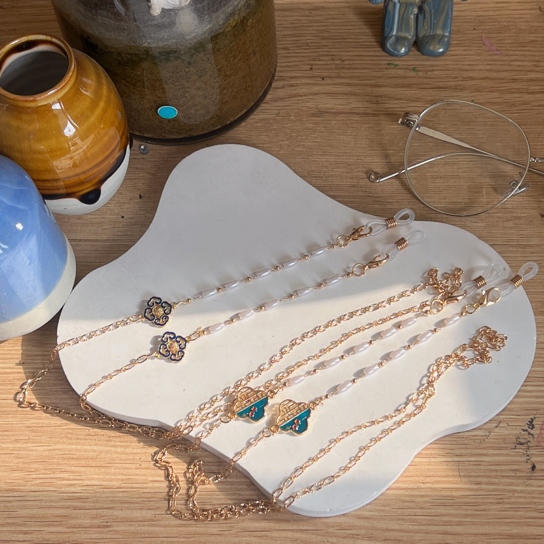 Artistic Gold-Plated Eyewear Chain with Decorative Cloud Charm Stornfield