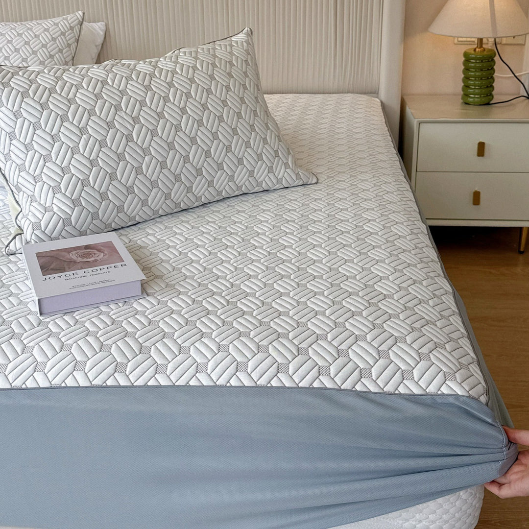 Water-repellent quilted mattress protector with elastic all-around cover