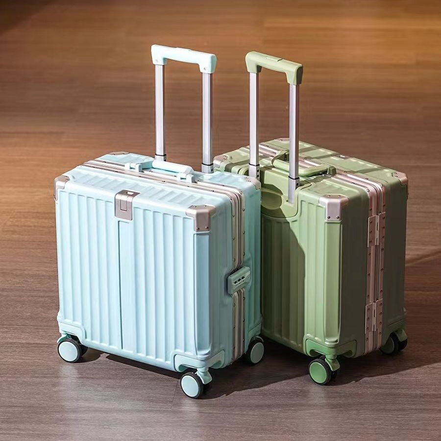 Women's Lightweight Hard-Shell Carry-On Suitcase Stornfield