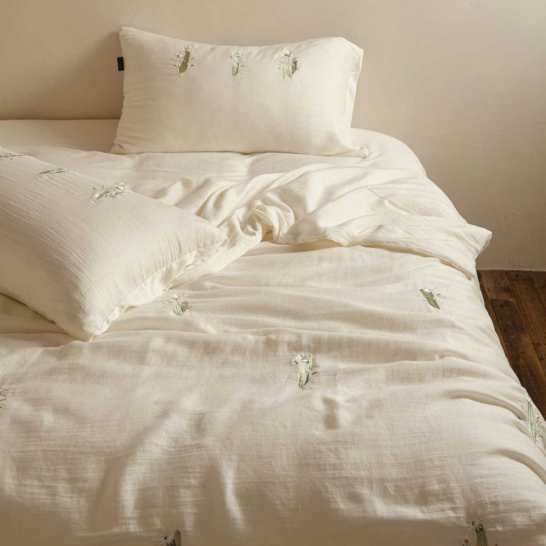 Embroidered cotton gauze bedding set with delicate cactus embroideries