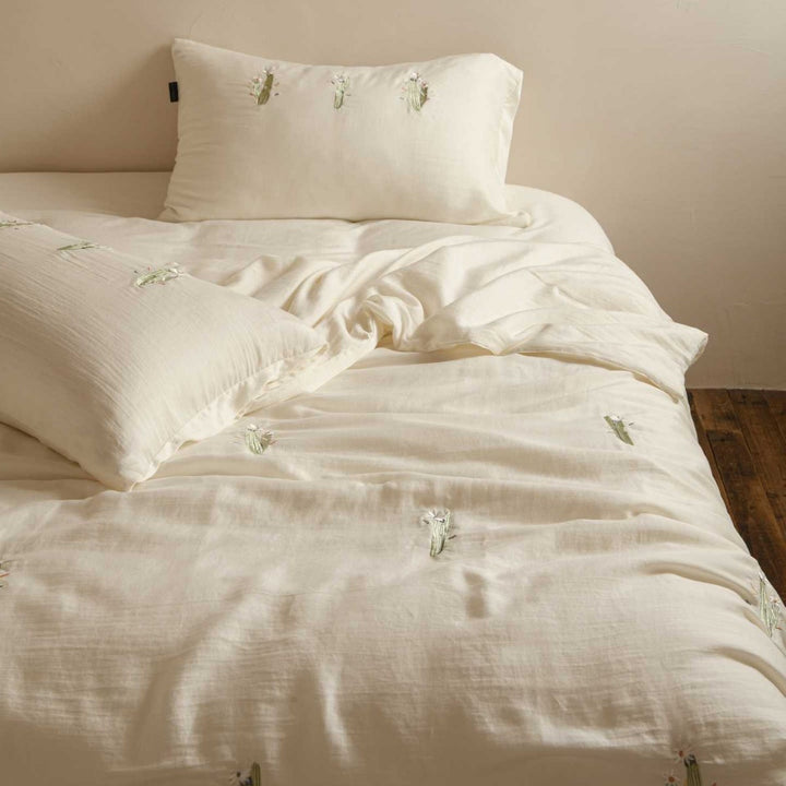 Embroidered cotton gauze bedding set with delicate cactus embroideries