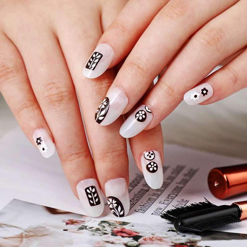 Creative design artificial nails with piano keys motif Stornfield