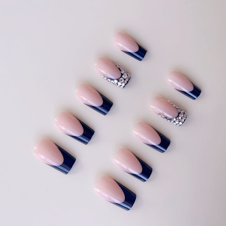 Artificial nail set with luxurious French design and sparkling rhinestone decorations Stornfield
