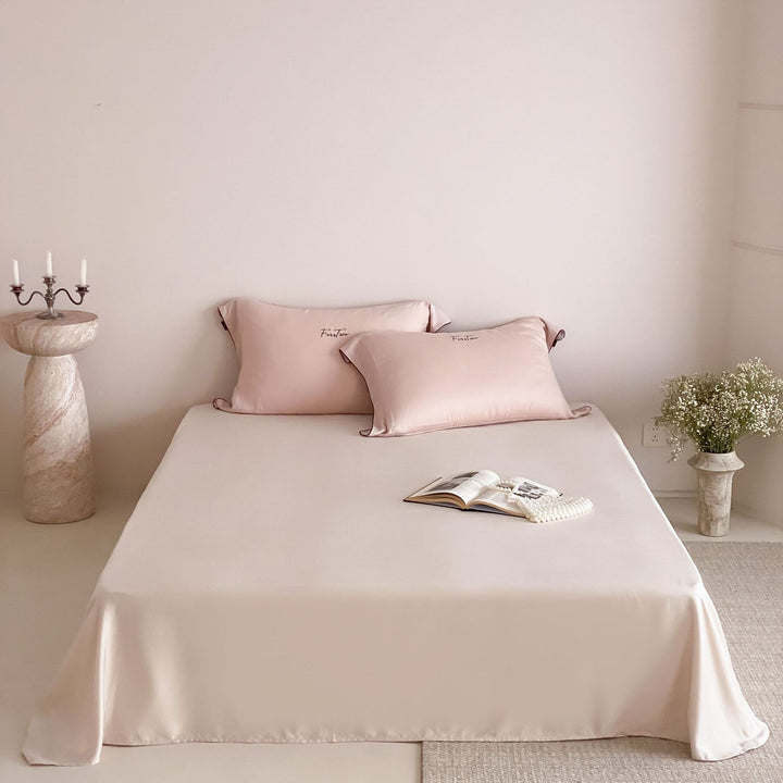 Luxurious cotton satin bedding set with embroidery and contrast piping
