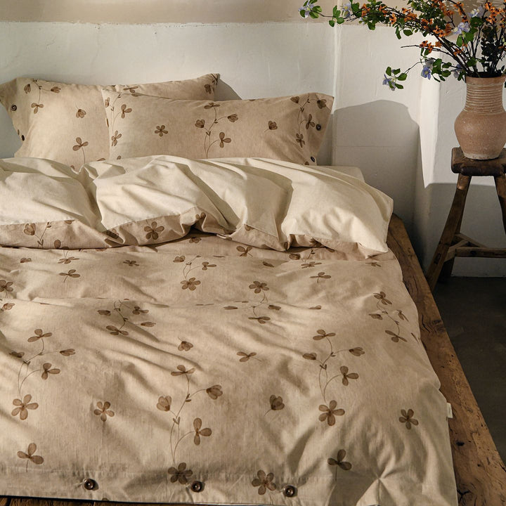 Luxurious bedding set made of cotton satin with floral watercolor pattern reversible duvet cover with button closure and pillowcases